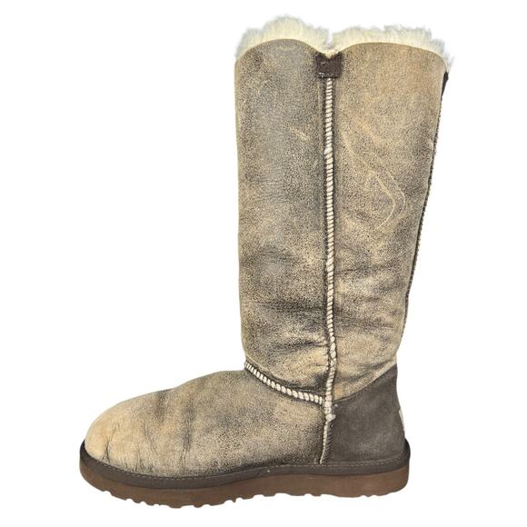 UGG Women’s Bailey Button III Brown Bomber Tall Winter Boot Size US 10 - Picture 2 of 10